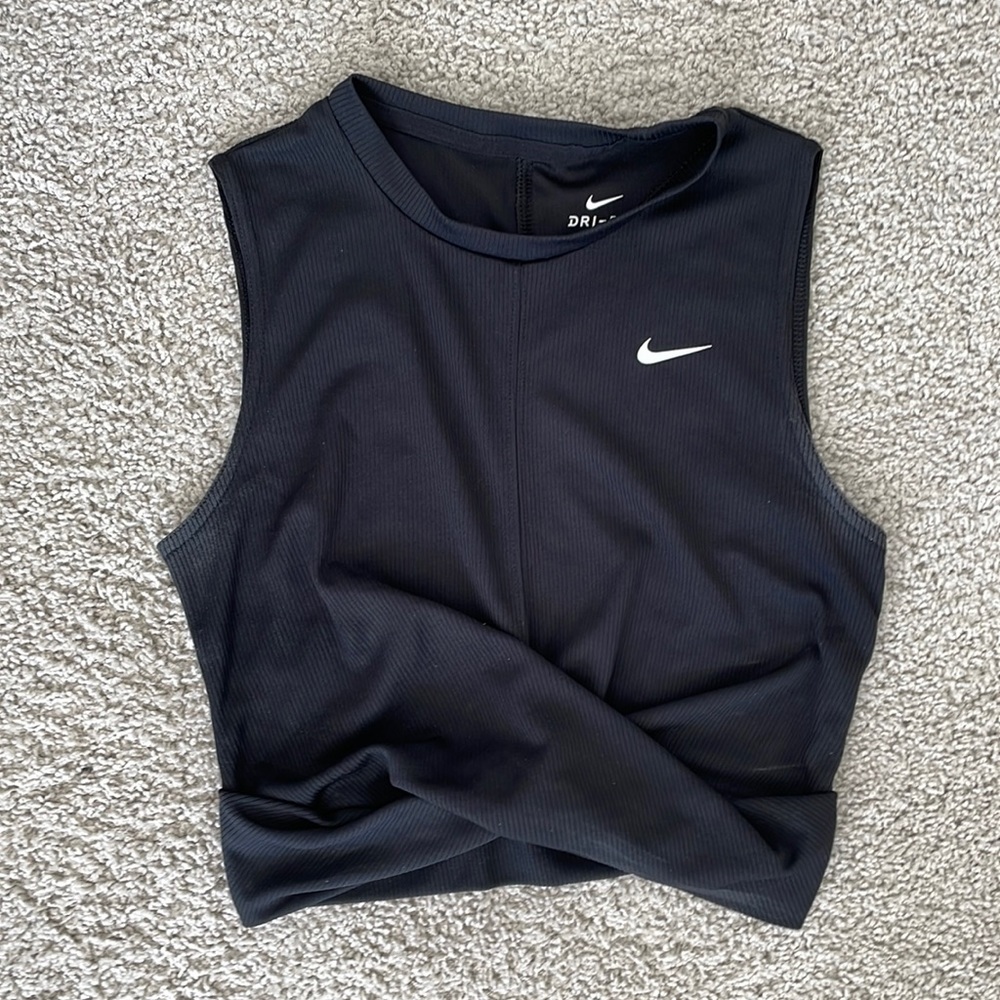 Nike Cropped Workout Tank